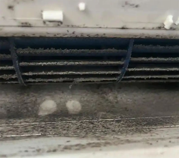 利辛空调吹的风有股烧焦味是怎么回事